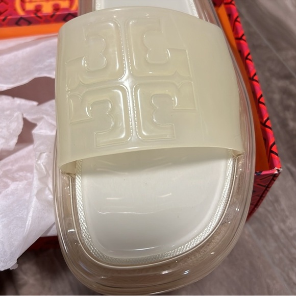 NWT Tory Burch Cream Slide Sandals - Picture 4 of 4